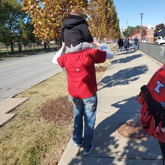 Meet your Posher, Travis - Picture 1 of 1